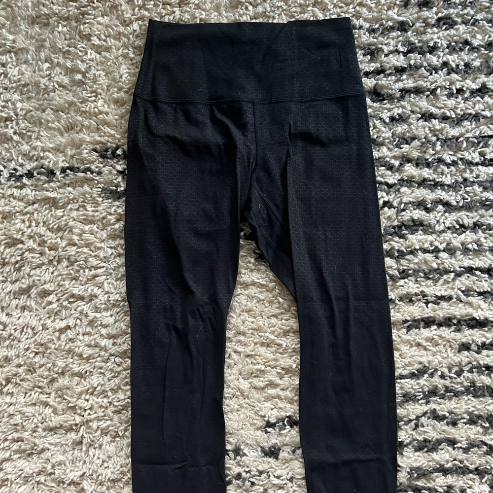 Lululemon Aligns 25” Embossed Black